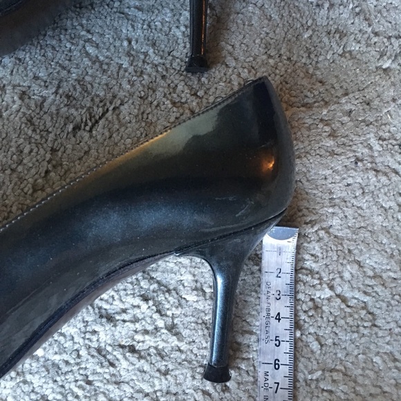 Stuart Weitzman ‘Sonata’ Pump in Coal Quasar; sz 7 - Picture 6 of 8